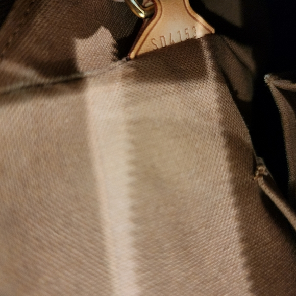 AUTHENTIC LOUIS VUITTON TIVOLI GM 💕🎁 - Picture 5 of 10